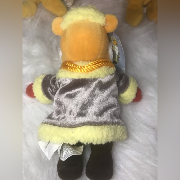 Set of 4 Disney Winnie the Poohs - Picture 3 of 13